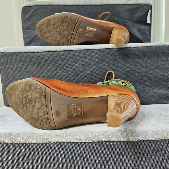 Green L'Artiste Spring Step Shoes - Picture 8 of 10